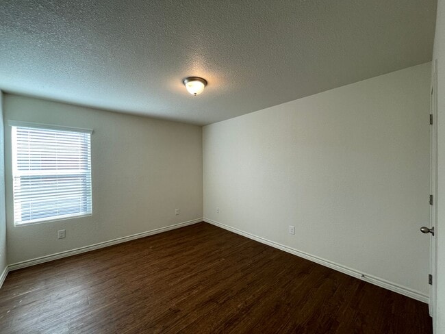 Building Photo - 1529 Justin Lp