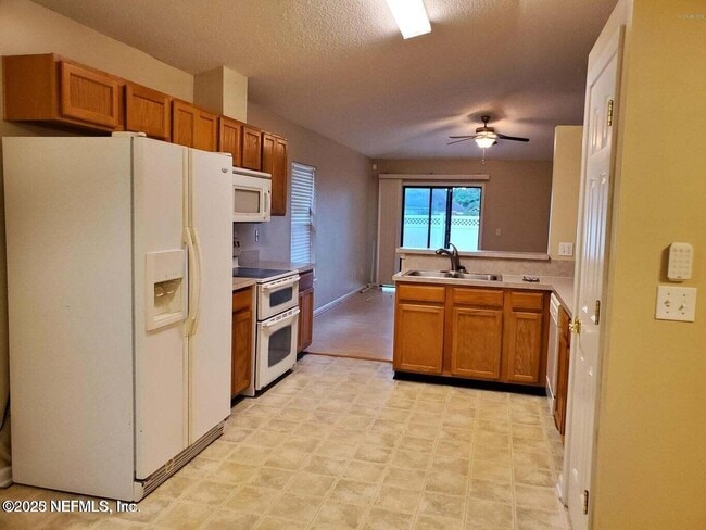 Building Photo - 1058 Waterfall Dr