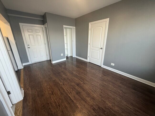 Building Photo - 3420 W Irving Park Rd