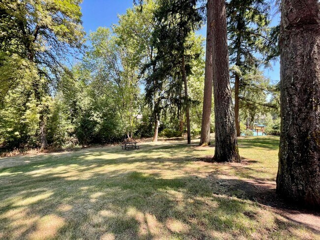 Building Photo - 15410 SW Peppermill Ct