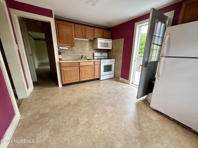 Building Photo - 79 N Main St