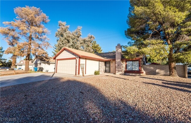 Building Photo - 2364 Belvedere Dr