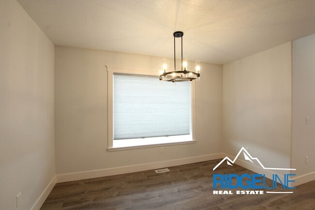 Building Photo - Newer Built Townhome Ready for Lease!