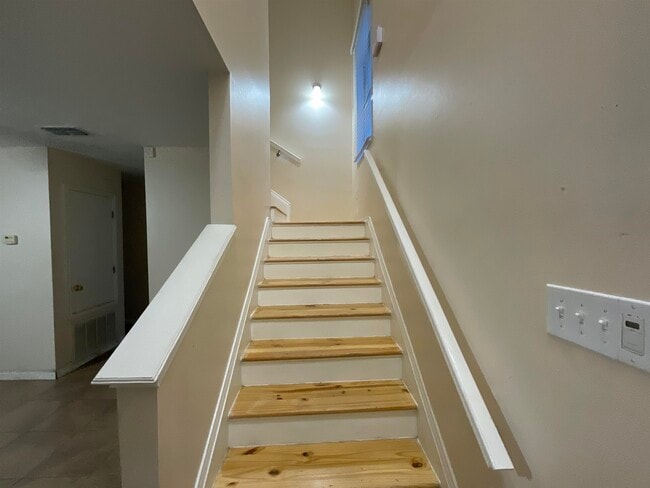 Building Photo - 915 Rutledge Dr