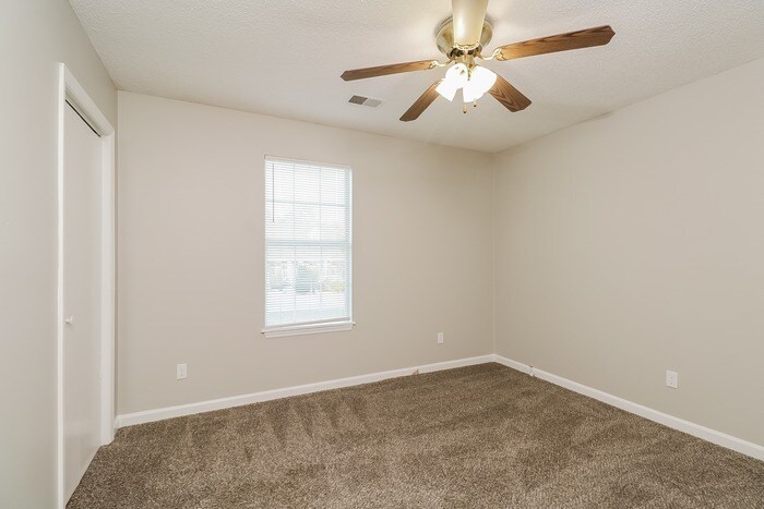 Building Photo - 313 N Crossing Dr