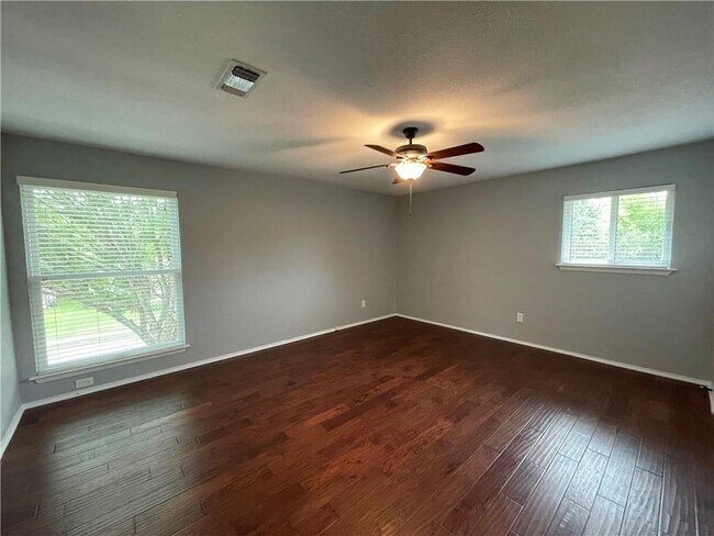Building Photo - 7415 Shadywood Dr