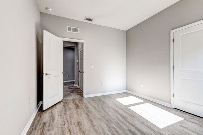 Building Photo - 32848 Sand Creek Dr