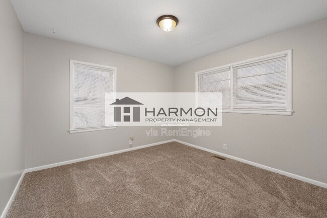 Building Photo - 4516 S Elizabeth Ave