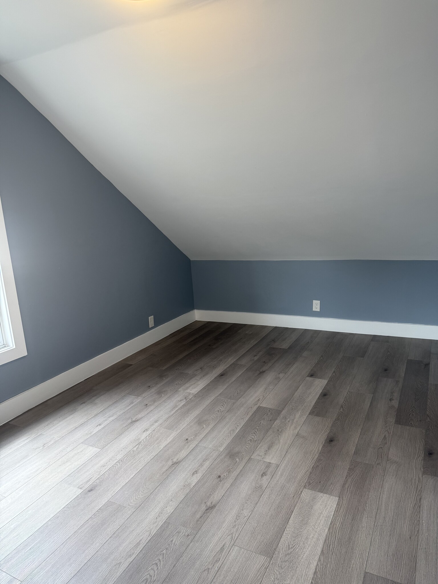 Building Photo - 352 Van Houten St