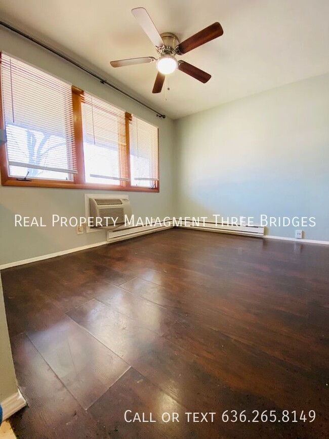 Building Photo - 7435 Hazelcrest Dr