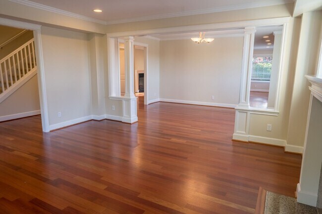 Building Photo - 4Bd/3.5Ba Seattle House