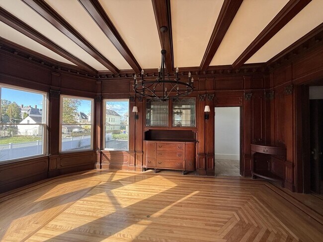 Building Photo - 72 Belmont St