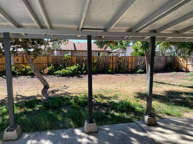 Building Photo - Newly Updated 3 Bedroom 2 Bath Home