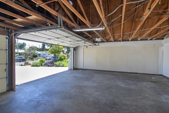 Building Photo - Charming 3-Bedroom Home on a Quiet Street ...
