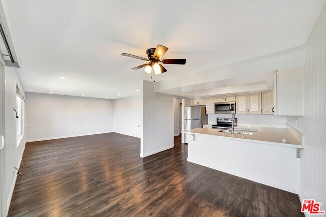 Building Photo - 3606 Vista Rey