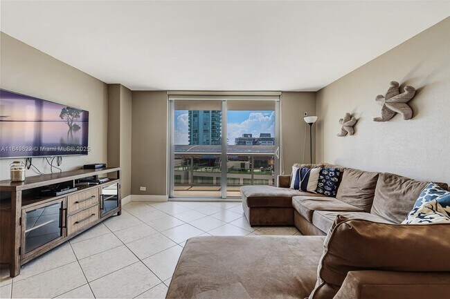 Building Photo - 6039 Collins Ave