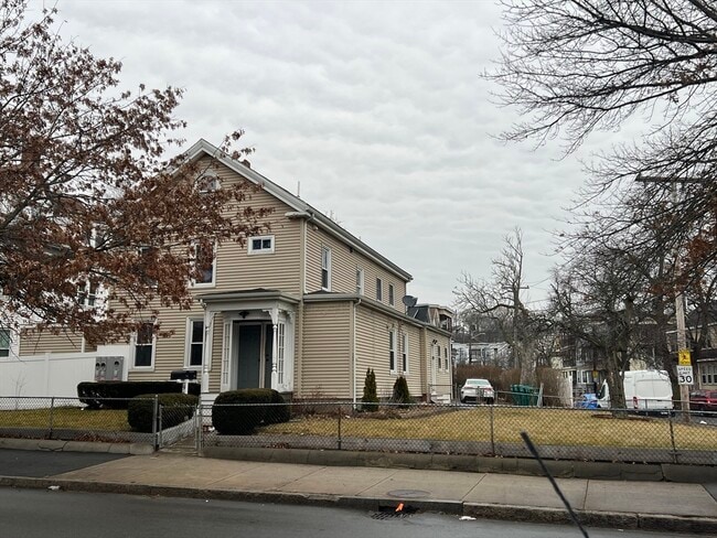 Building Photo - 96 Washington St