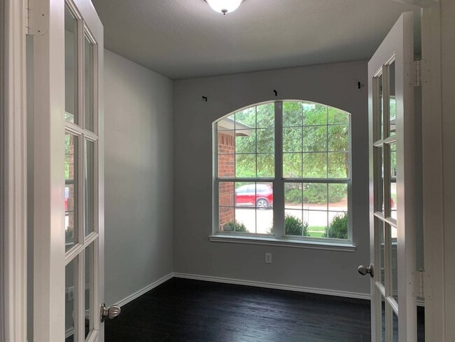 Building Photo - 15428 Adlong Dr