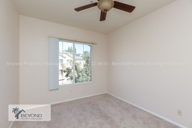 Building Photo - *** AMAZING 2 BD-2BTH CONDO W/ BONUS ROOM ...