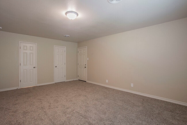 Building Photo - 202 Live Oak Dr