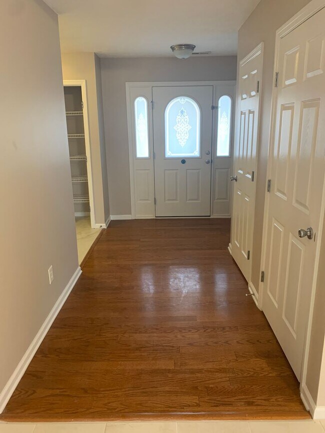 Building Photo - 6216 Castlebrooke Ln