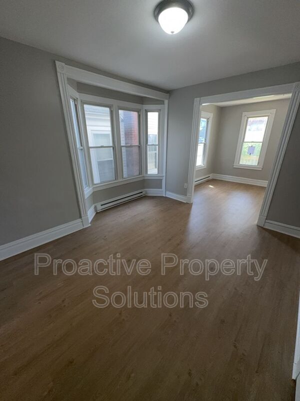 Building Photo - 327-329 S 10th St