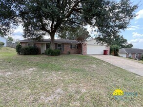 Building Photo - Lovely 3 Bedroom Home in Crestview South of I-10!