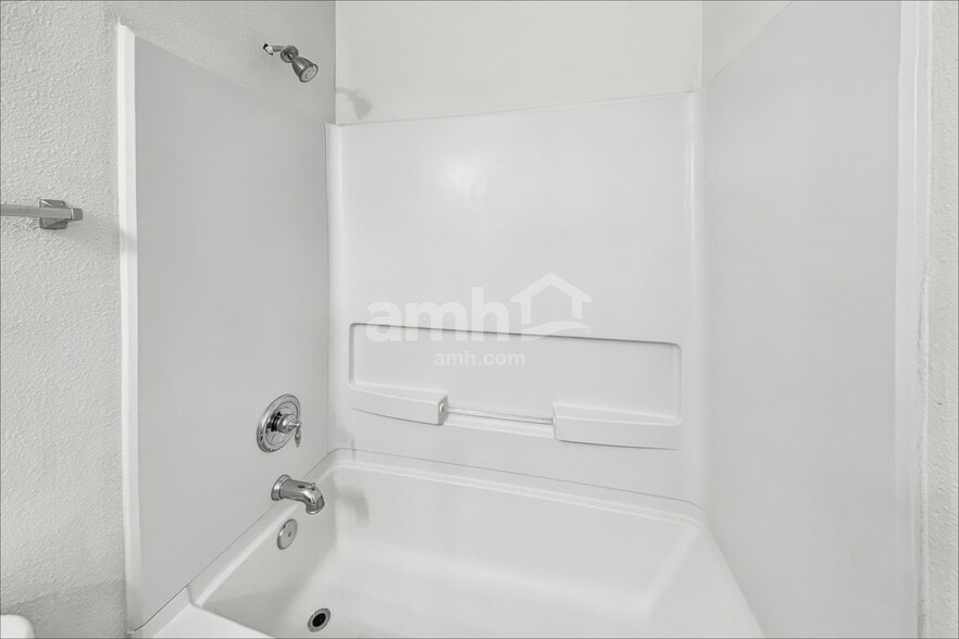 Building Photo - 5631 Hammermill Dr
