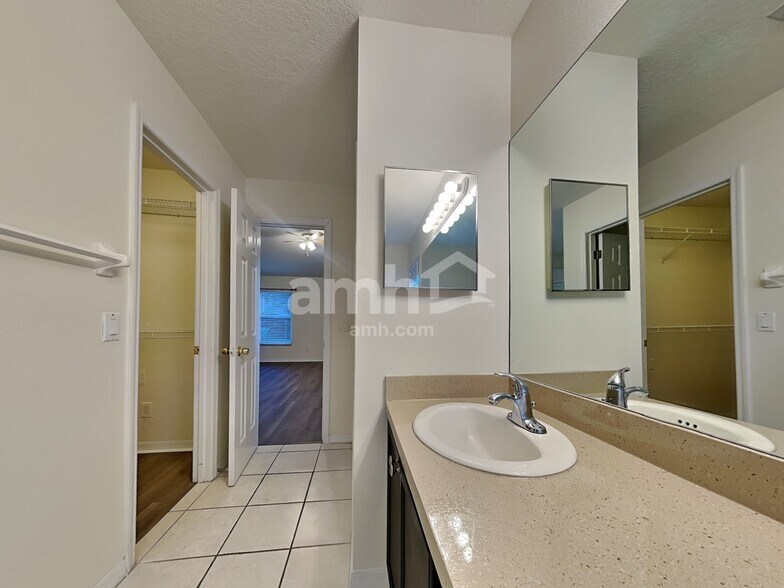 Building Photo - 11906 Timberhill Dr