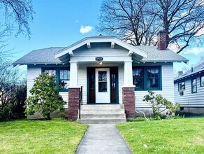 Building Photo - Charming Freshly Remodeled Home Steps from Kendall Yards & Centennial Trail