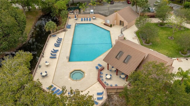 Building Photo - 9360 Chelsea Dr S