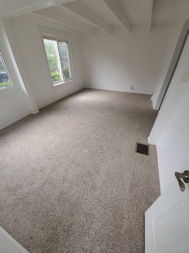 Building Photo - Newly Renovated 4BR/1BA Single-Family Home with Garage – Cleveland