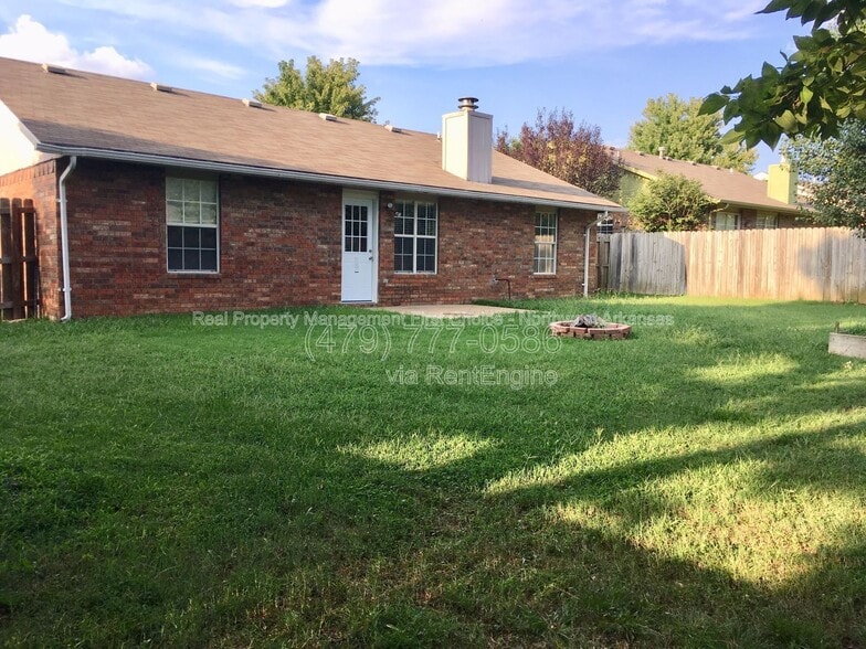 Building Photo - 4433 W Cheyenne Dr