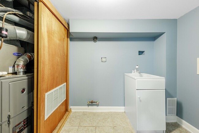 Building Photo - 5557 S Kildare Ave
