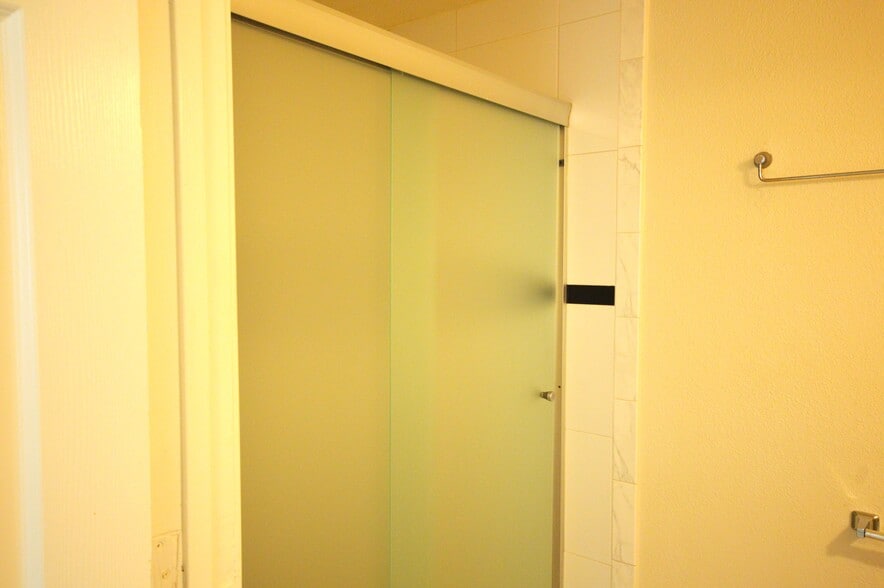 Building Photo - 1800 Devon Ct