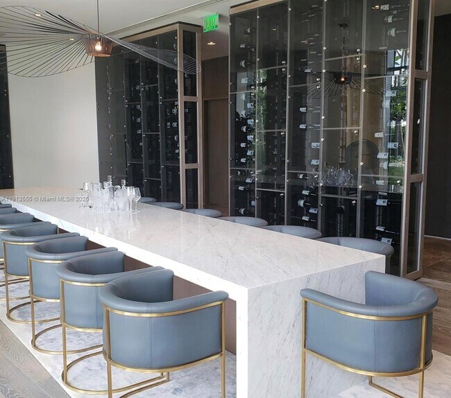 Building Photo - 650 NE 32nd St