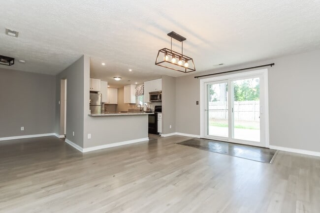 Building Photo - 531 Ashwood Dr