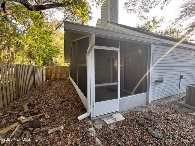 Building Photo - 7701 Leesburg Dr S