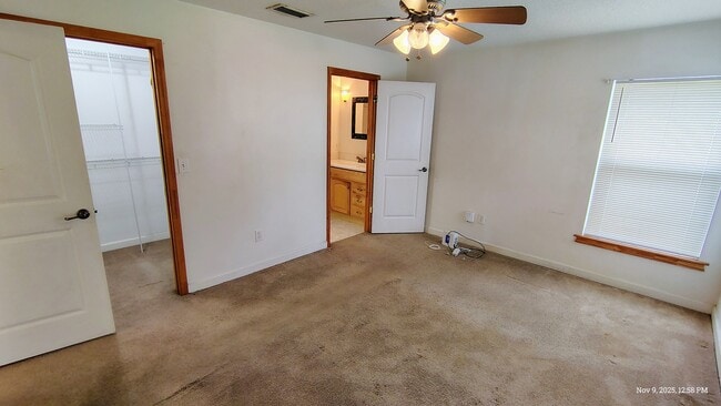 Building Photo - 812 S Varr Ave