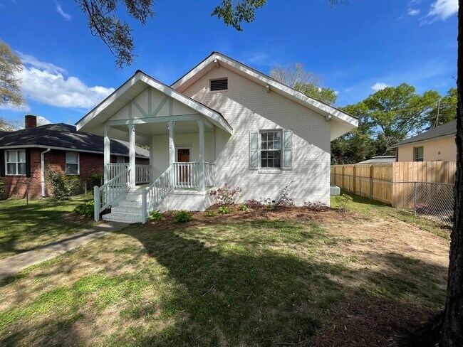 Building Photo - Large 2/1 House in Celanese- $1,495