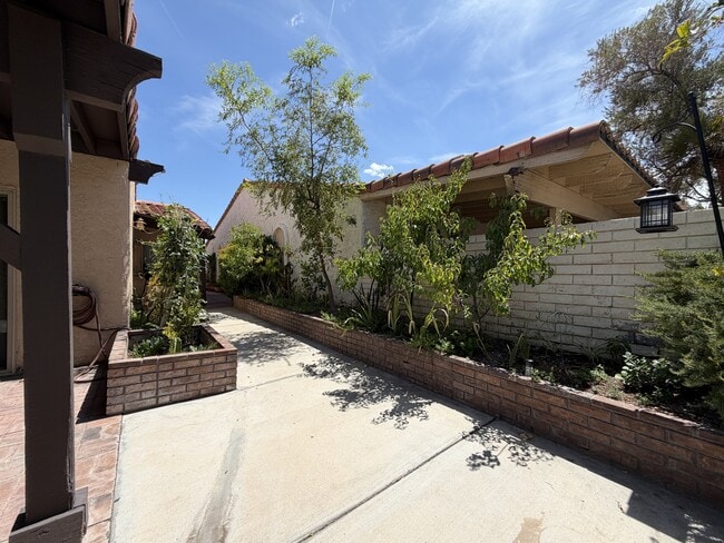 Building Photo - 2212 Plaza Del Prado