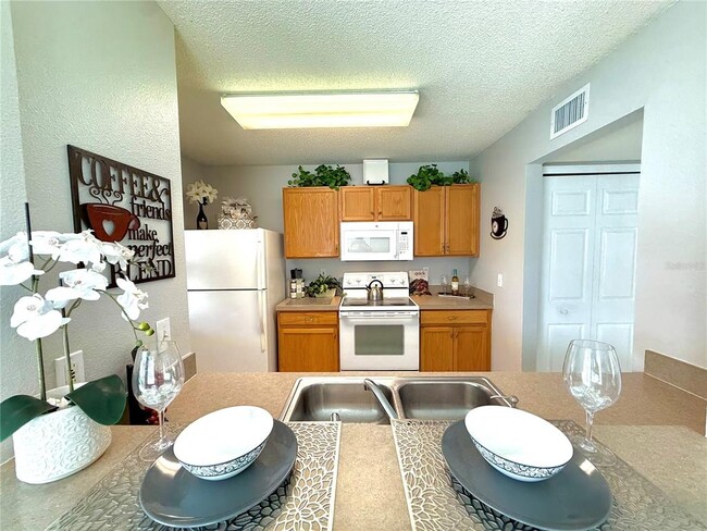 Building Photo - 2037 Fluorshire Dr