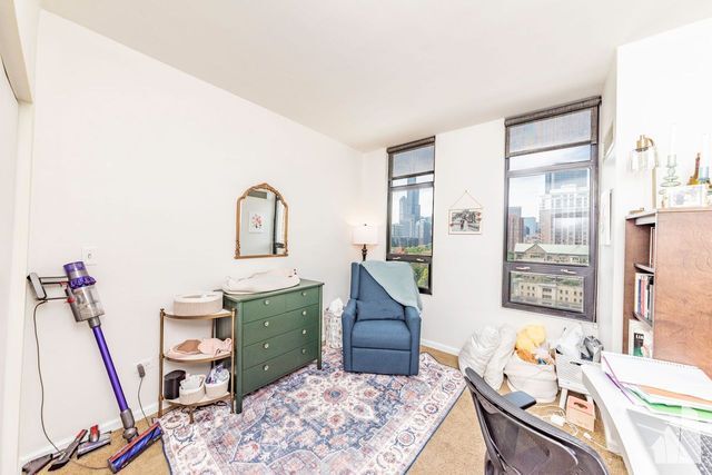 Building Photo - 10 E 13th St