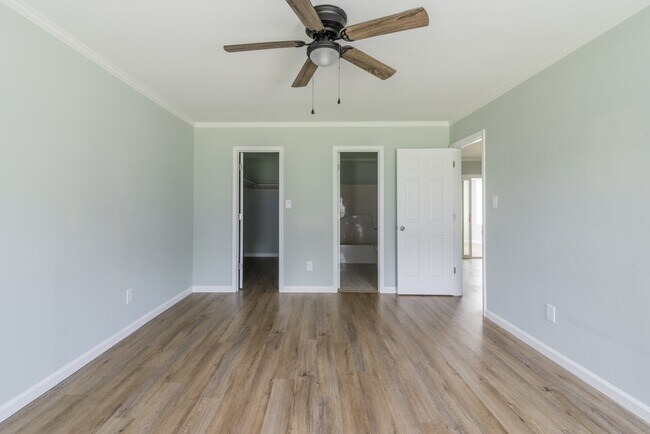 Building Photo - 578 Tryon Pl