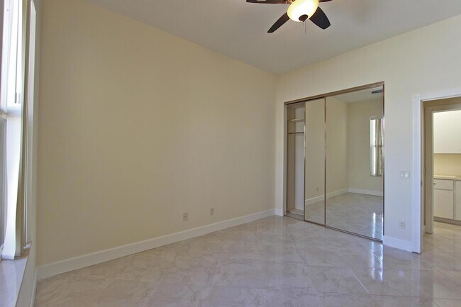 Building Photo - 252 Sussex Cir