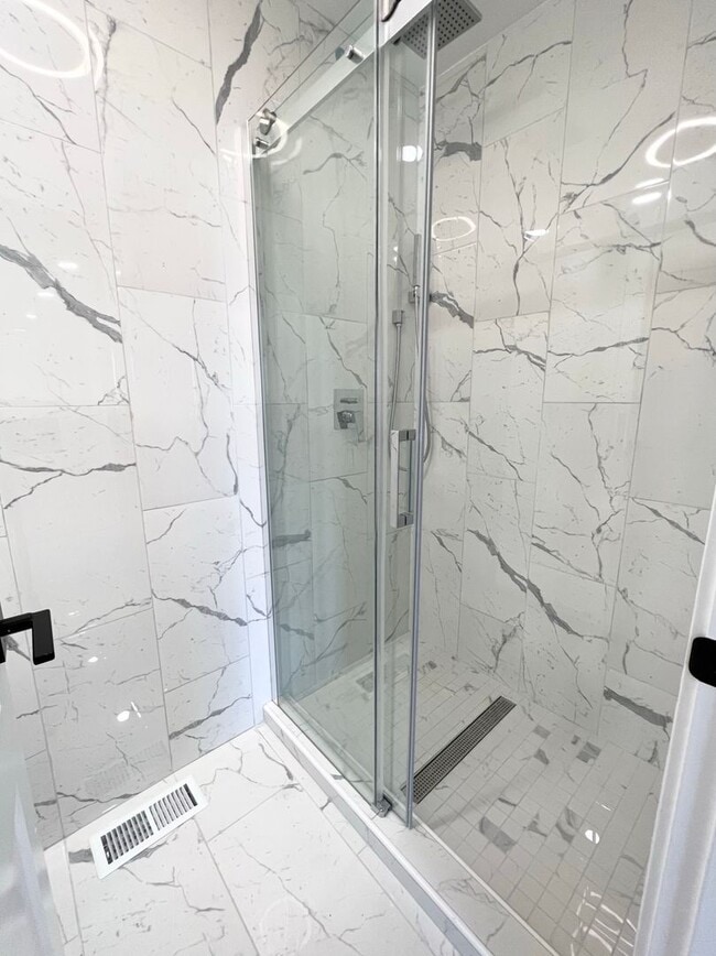 Building Photo - Beautifully Remodeled Condo with OCEAN VIE...