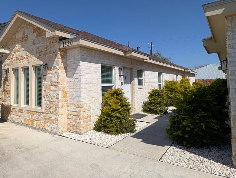 Building Photo - 1320 N McColl Rd