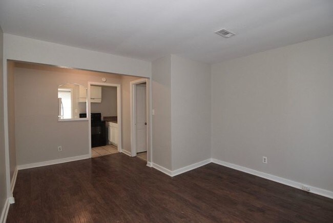 Building Photo - All-Electric 2 Bedroom Duplex - Section 8 OK