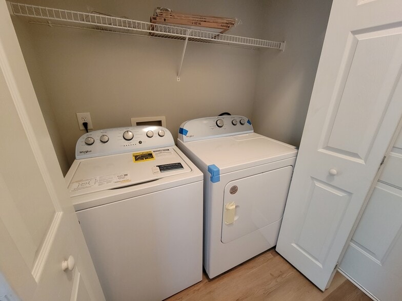 Building Photo - 7954 Willowglen Dr