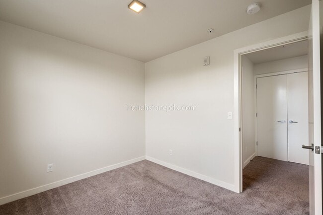 Building Photo - Contemporary 2 BD | 1.5 BA Apartment in The Heart of Northeast Portland
